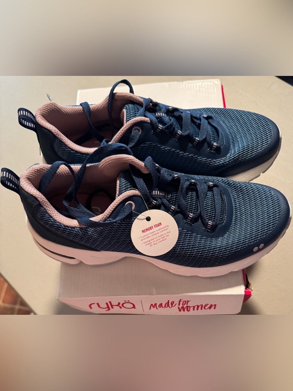 NWT Women’s Ryka Navy lightweight Sneakers 8.5 M